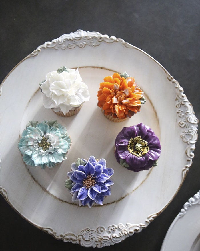 Gorgeous Cakes Decorated With Lifelike Buttercream Flowers By Atelier Soo 13