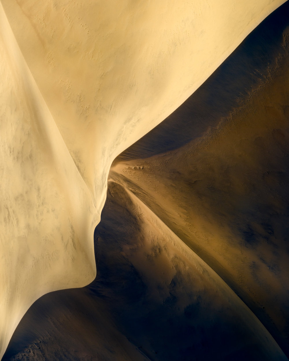 Mesmerizing Aerial Photographs Of Namibias Desert By Leah Kennedy 3