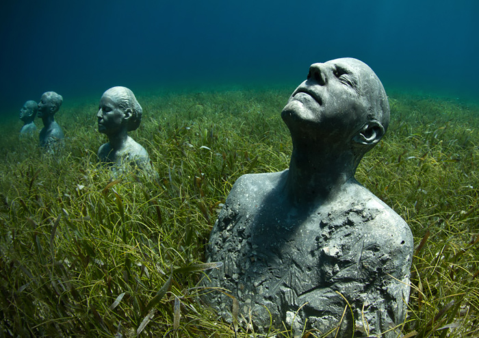 Superb Art Interventions With Underwater Figurative Sculptures By Jason Decaires Taylor 1