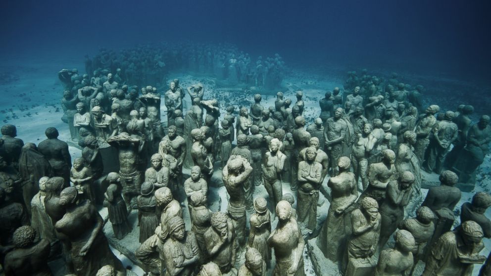 Superb Art Interventions With Underwater Figurative Sculptures By Jason Decaires Taylor 17