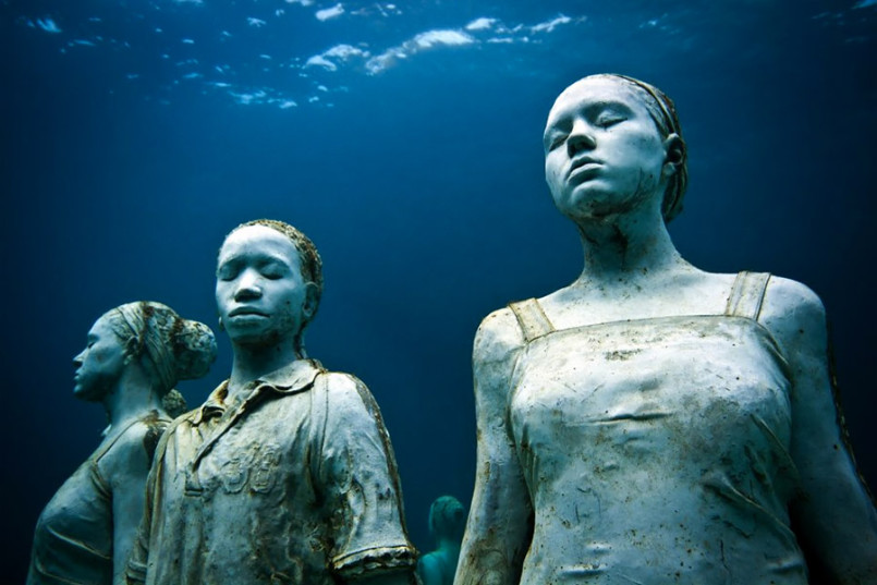 Superb Art Interventions With Underwater Figurative Sculptures By Jason Decaires Taylor 4