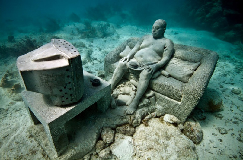 Superb Art Interventions With Underwater Figurative Sculptures By Jason Decaires Taylor 5