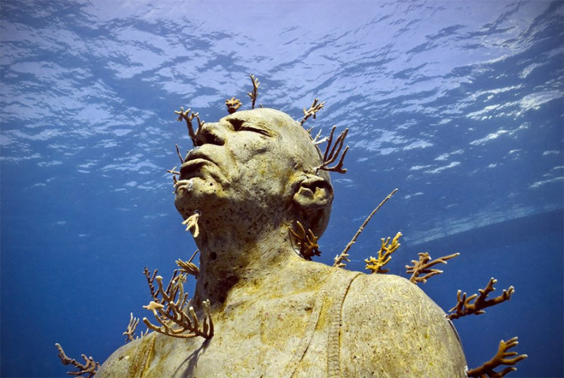 Superb Art Interventions With Underwater Figurative Sculptures By Jason Decaires Taylor 7