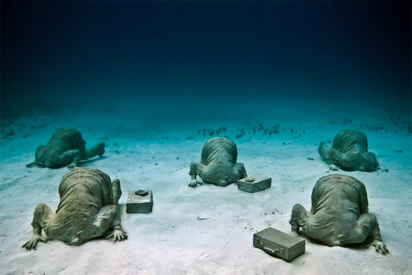 Superb Art Interventions With Underwater Figurative Sculptures By Jason Decaires Taylor 8