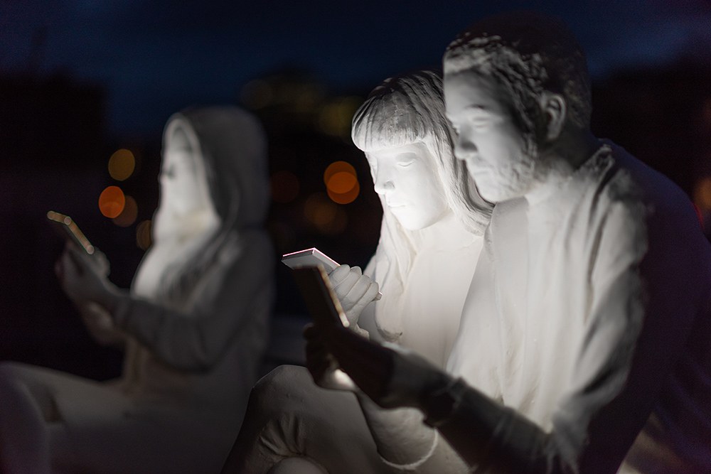 Absorbed By Light Sculptures About Smartphones Addiction By Karoline Hinz And Gali May Lucas 7