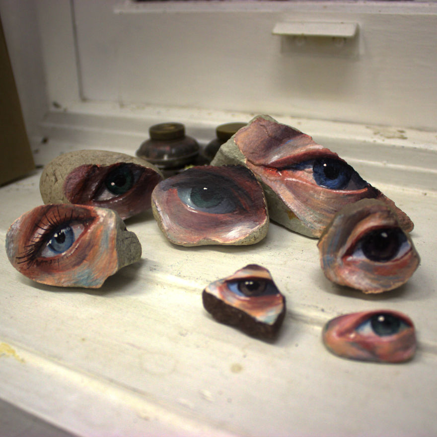 Human Eyes Painted On Found Stones By Jennifer Allnutt 10