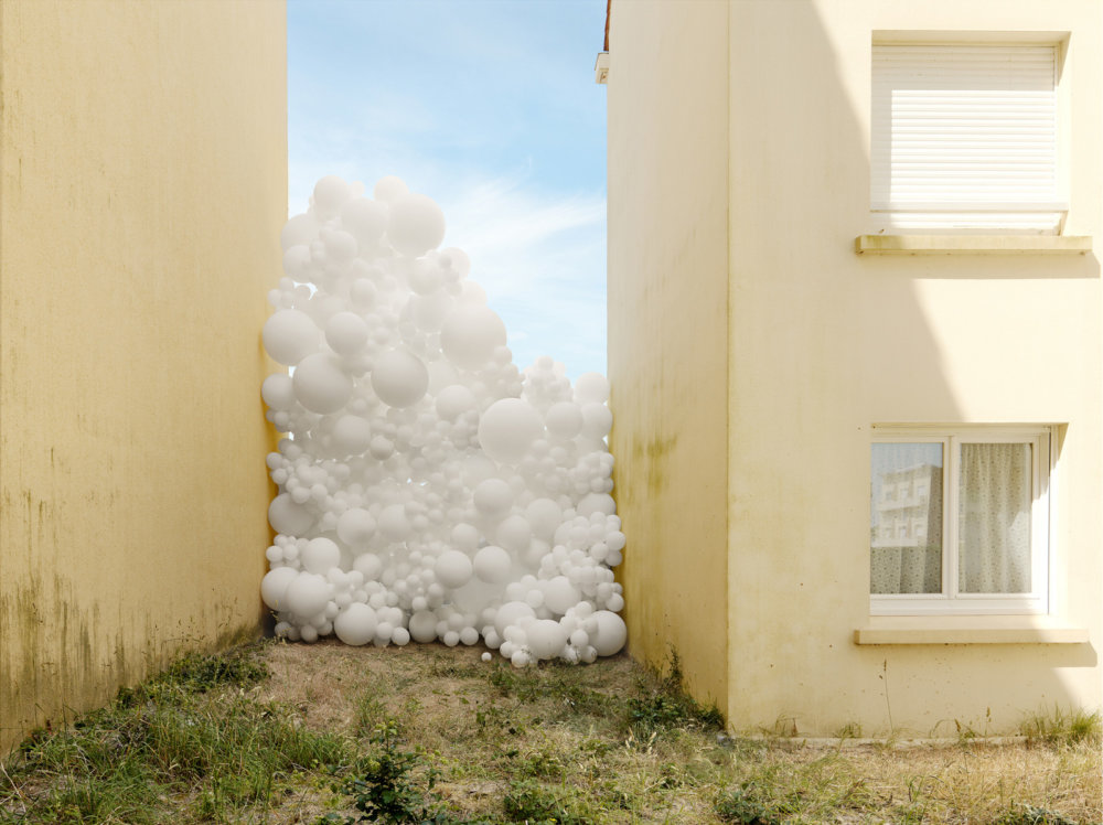 Invasions Dreamlike Balloon Interventions By Charles Petillon 1