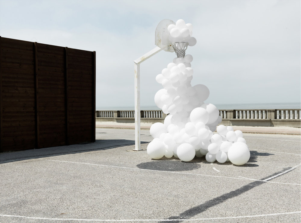 Invasions Dreamlike Balloon Interventions By Charles Petillon 13