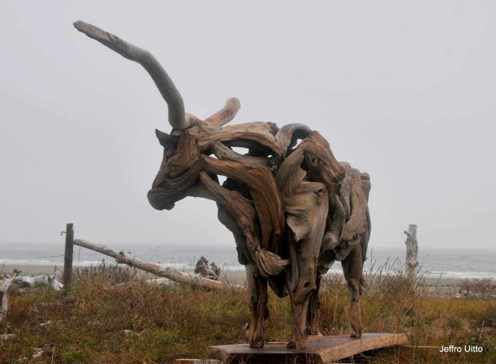 Extraordinary Sculptures And rustic Furniture Carved Out Of Driftwood By Jeffro Uitto 10