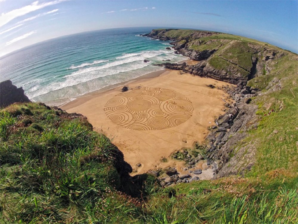 Swirling The Impressive Environmental Art In Large Scale Of Tony Plant 9