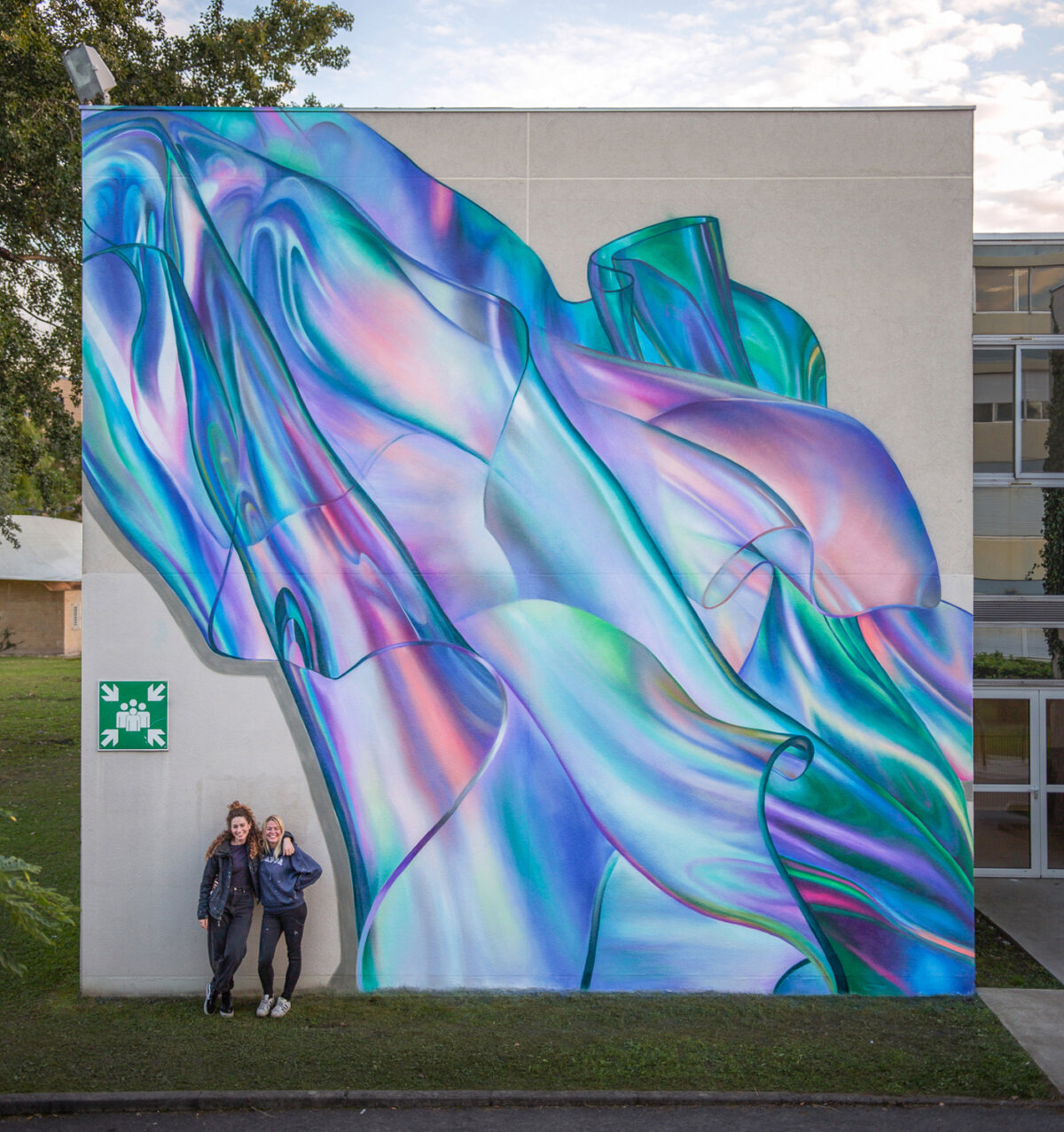 Stunning Large Scale 3d Murals Of Iridescent Fabrics In Movement By Rosie Woods 8