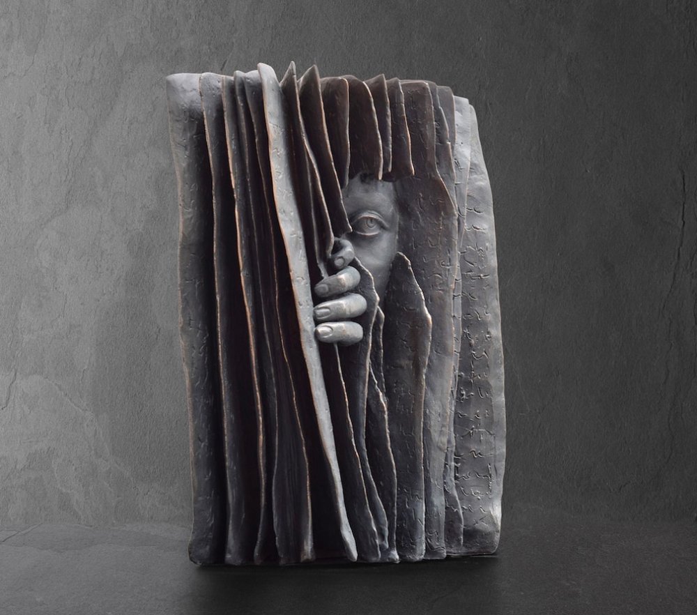 Stunningly Surreal Sculptures Of Human Faces Emerging From Book Pages By Paola Grizi 10