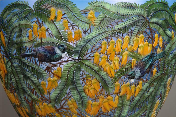 Superb Wood Vases Carved With Intricate Wildlife Landscapes By Gordon Pembridge 13
