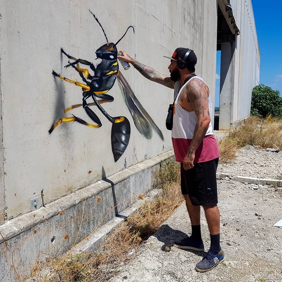 Impressive Large Scale Murals Of Giant Insects By Sergio Odeith 4
