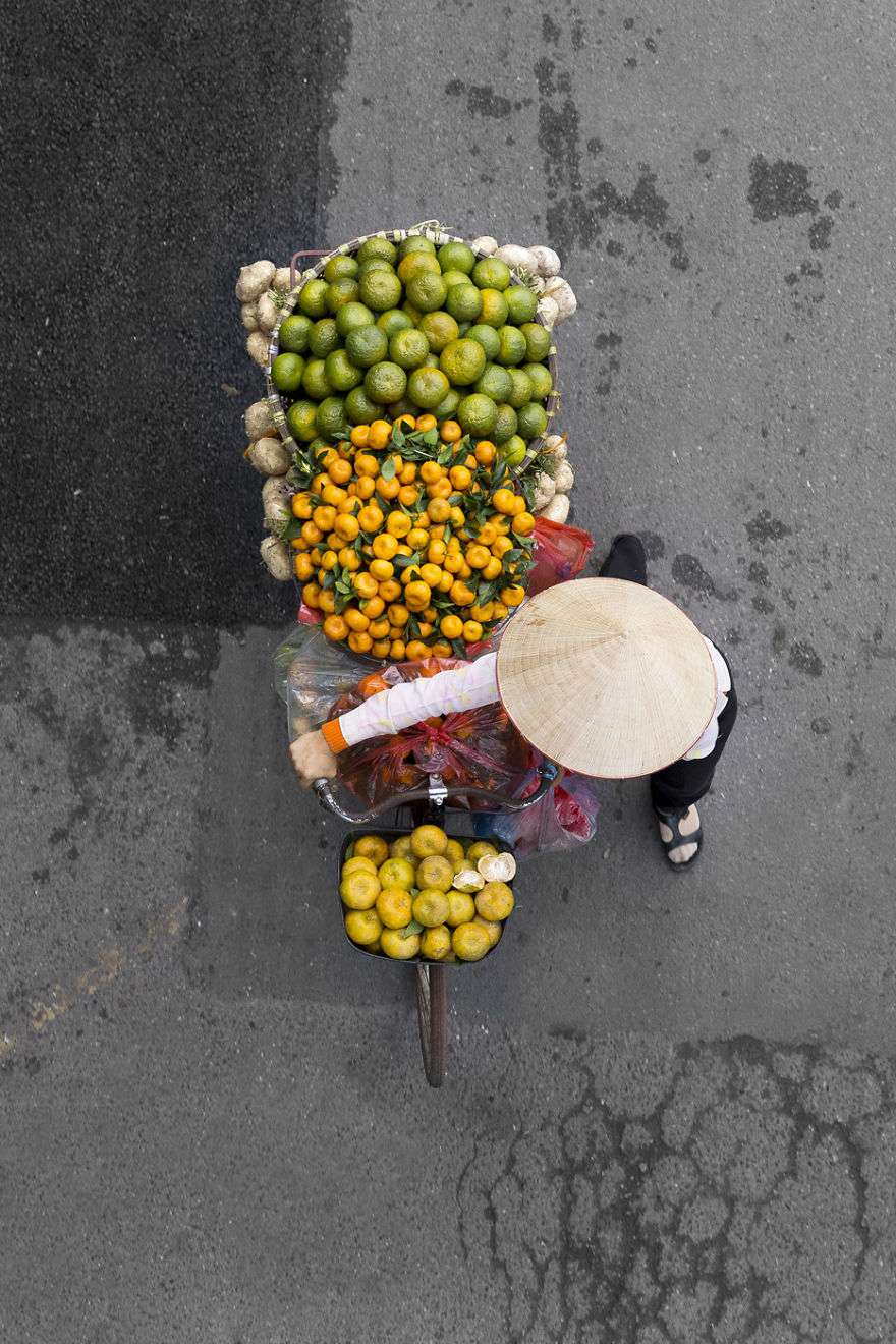 Merchants In Motion Wonderful Photography Series On Vietnams Street Vendors By Loes Heerink 4