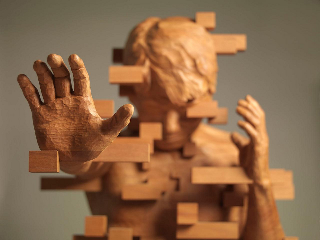 Splendid Wood Sculptures Of Pixelated Figures By Hsu Tung Han 5