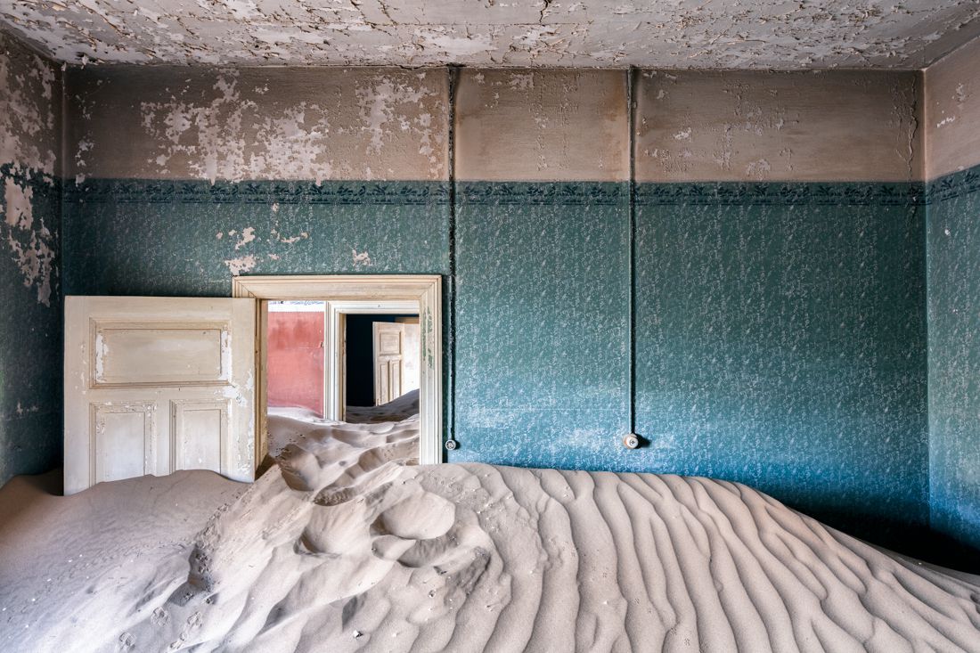 Uninhabited Marvelous Photography Series On Abandoned Houses Buried Under Sand By James Kerwin 9