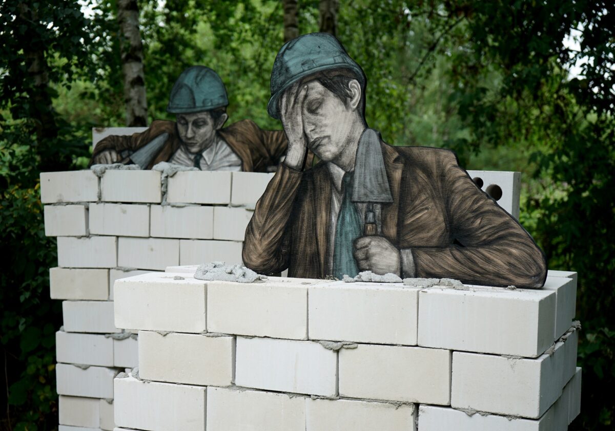 Isolationism A Reflective Installation By Levalet 7