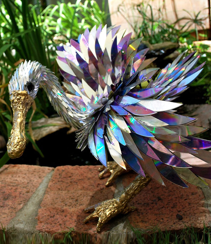Old Cds Turned Into Fabulous Animal Sculptures By Sean E Avery 11