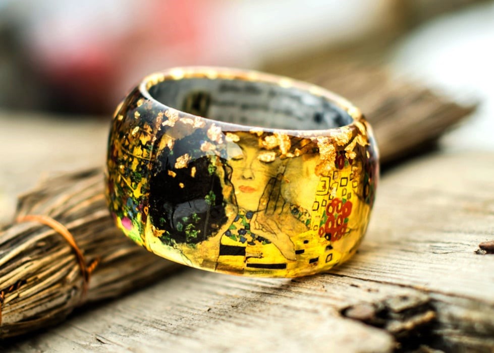 Colorful resin bangles printed with famous paintings by PAGANE Uniques