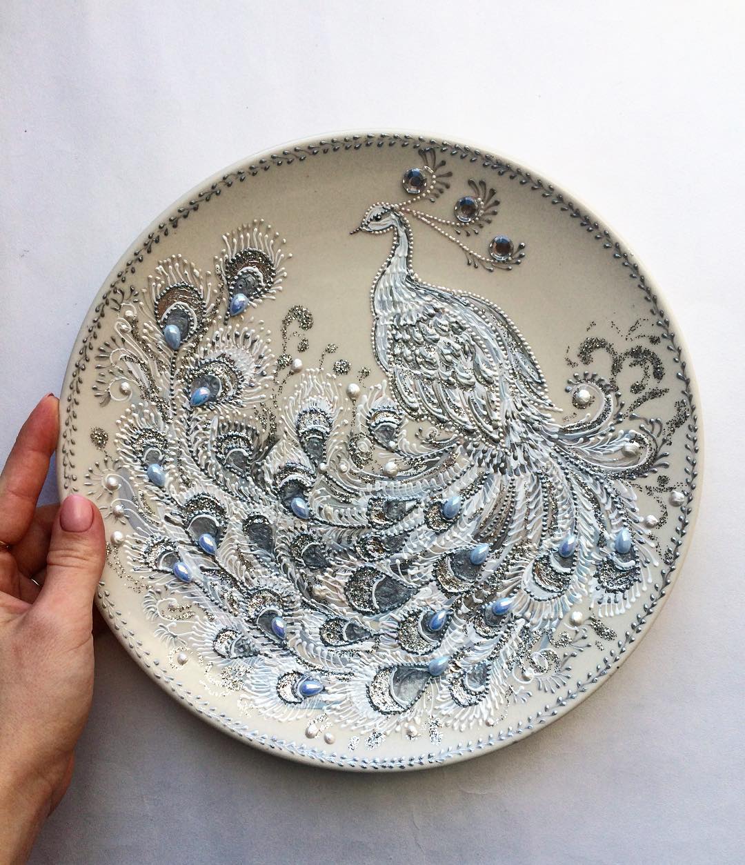 Enchanting Plates Decorated With Pointillism By Dahhhanart 9