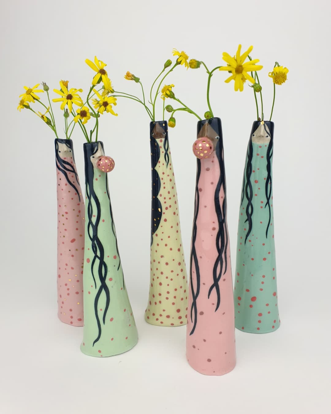 Lovely Porcelain Pieces Patterned With Quirky Cartoon Like Figures By Sandra Apperloo 8