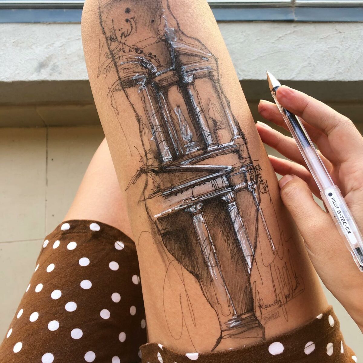 Stunning Ink Drawings Made On The Thighs By Randa Haddadin 3
