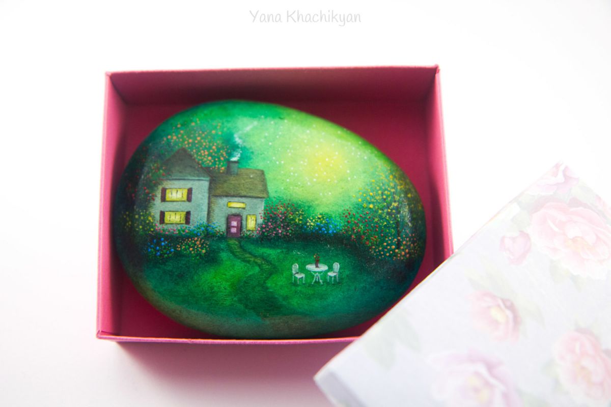 Miniature Worlds Of Tiny Creatures Painted On Stones By Yana Khachikyan 12