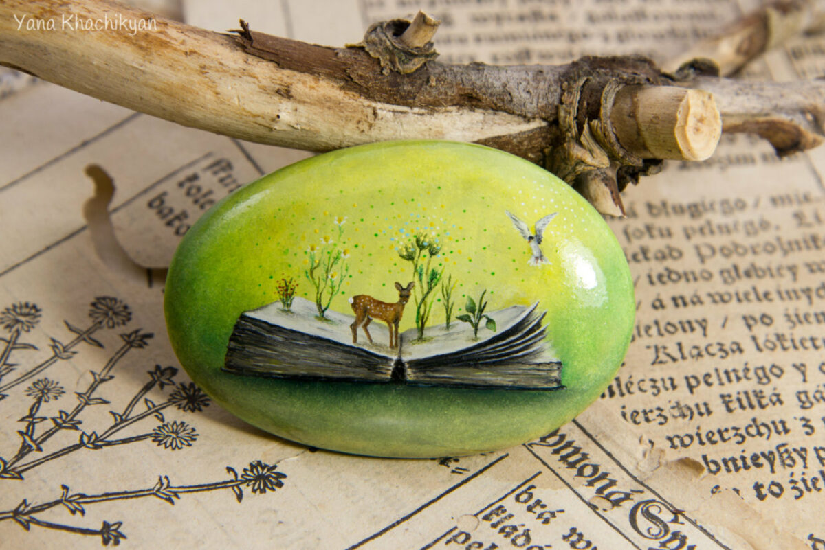Miniature Worlds Of Tiny Creatures Painted On Stones By Yana Khachikyan 17