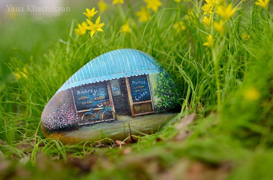 Miniature Worlds Of Tiny Creatures Painted On Stones By Yana Khachikyan 20