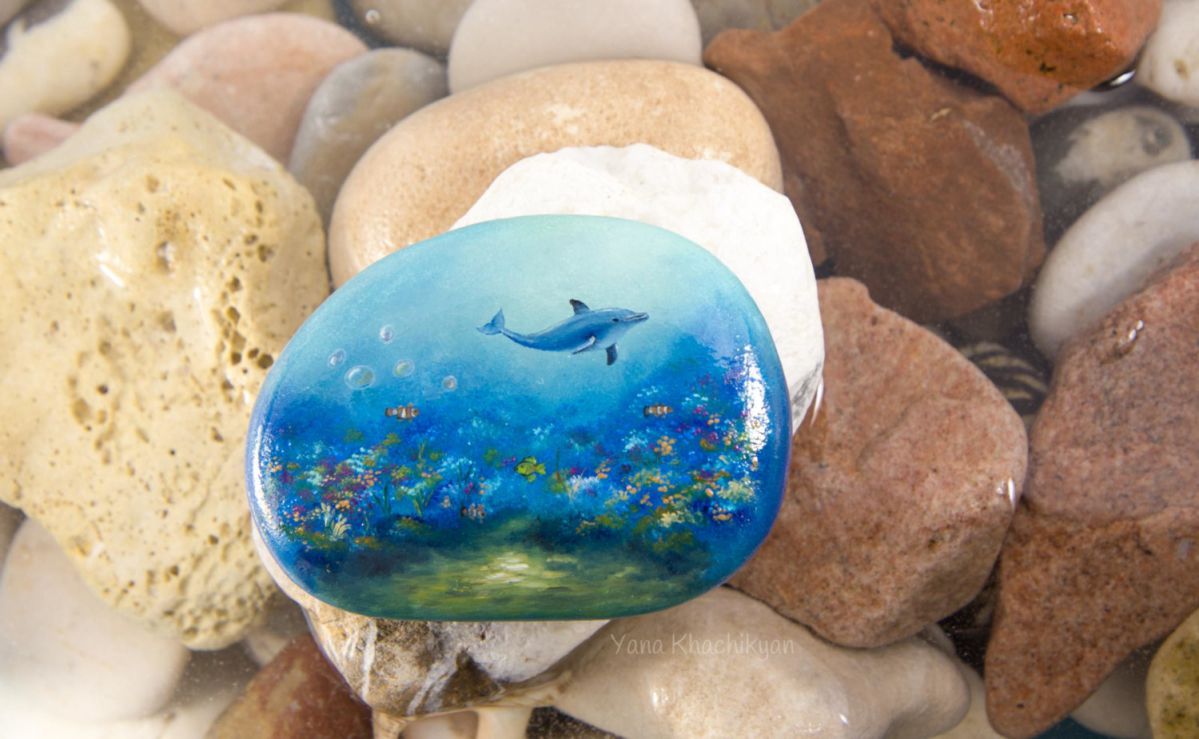 Miniature Worlds Of Tiny Creatures Painted On Stones By Yana Khachikyan 8