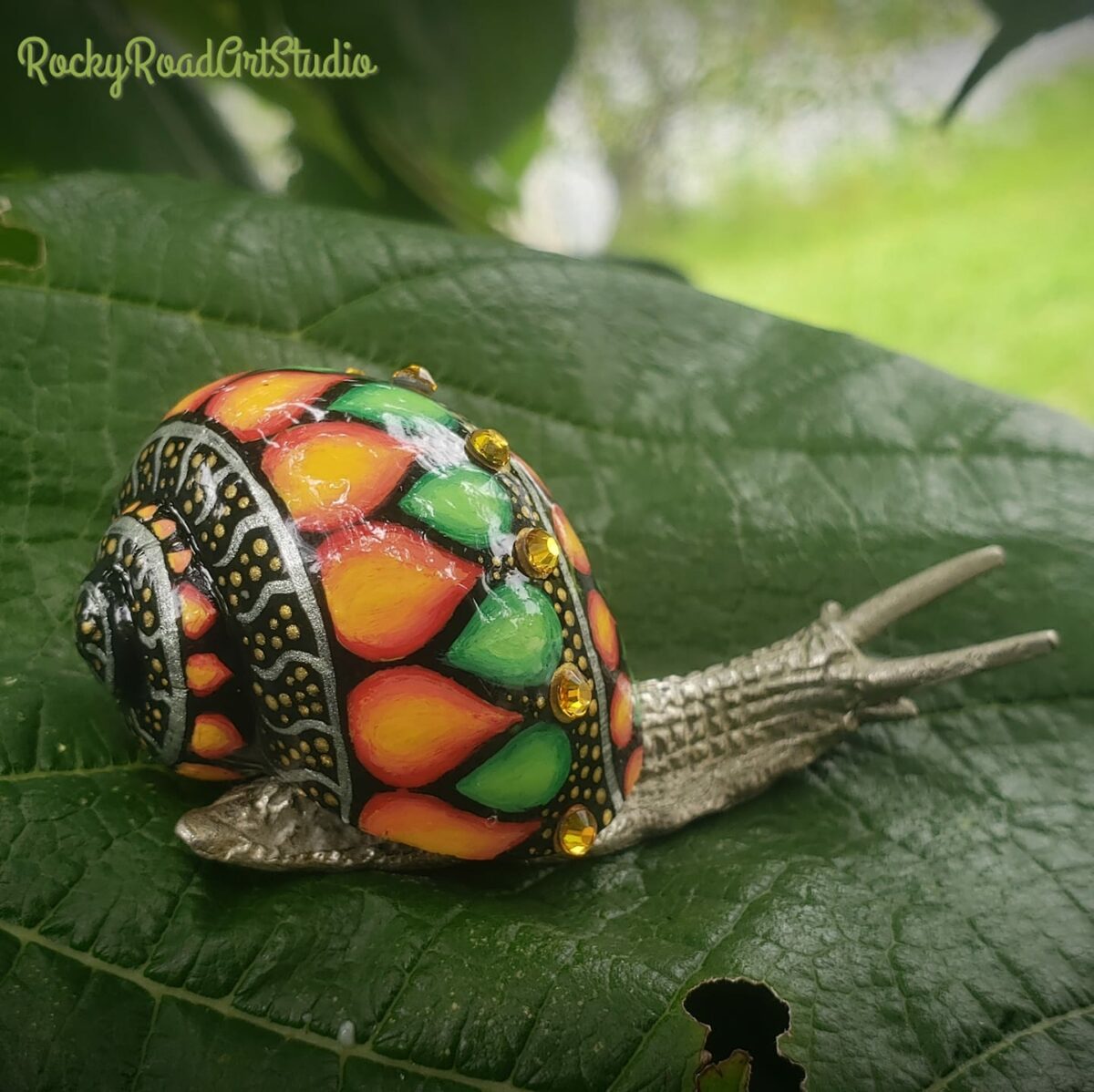 Snail Shells Decorated With Gorgeous Patterns By Lisa Orlans 10