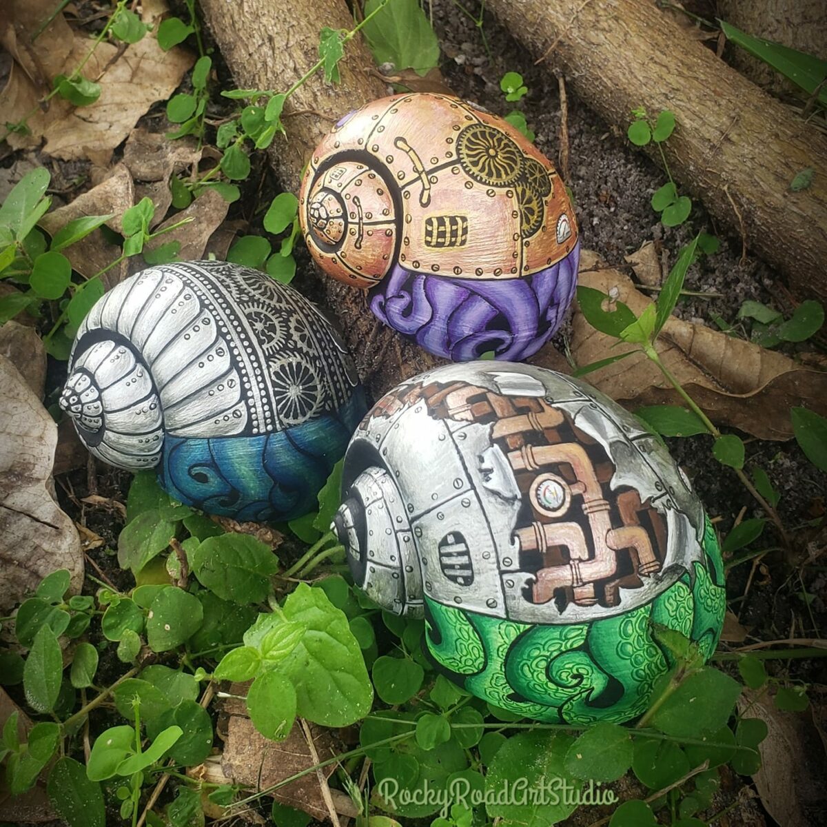 Snail Shells Decorated With Gorgeous Patterns By Lisa Orlans 14