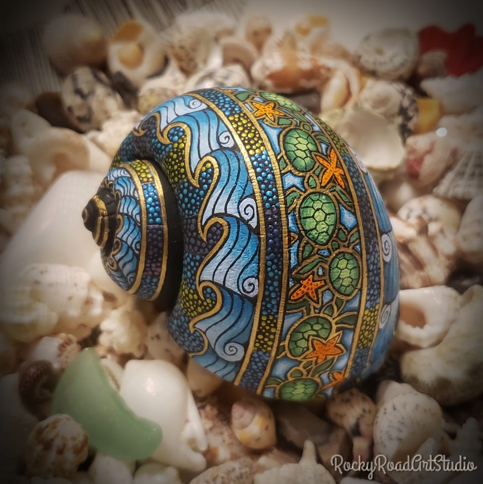 Snail Shells Decorated With Gorgeous Patterns By Lisa Orlans 2