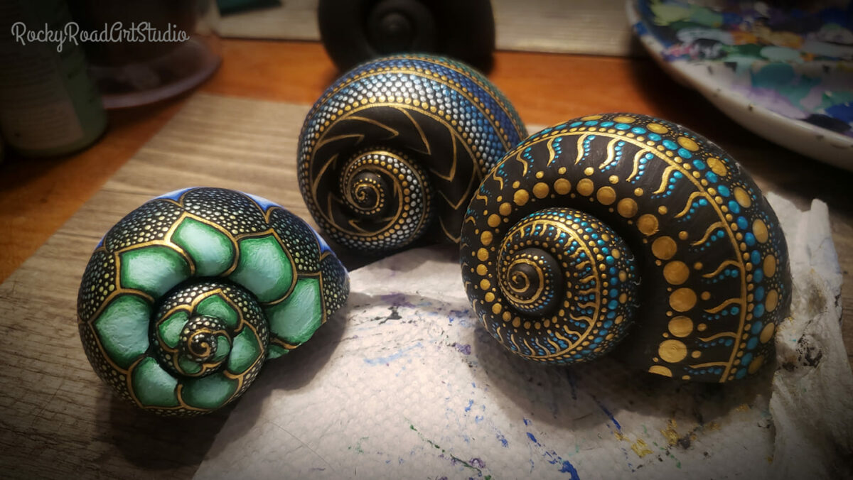 Snail Shells Decorated With Gorgeous Patterns By Lisa Orlans 3