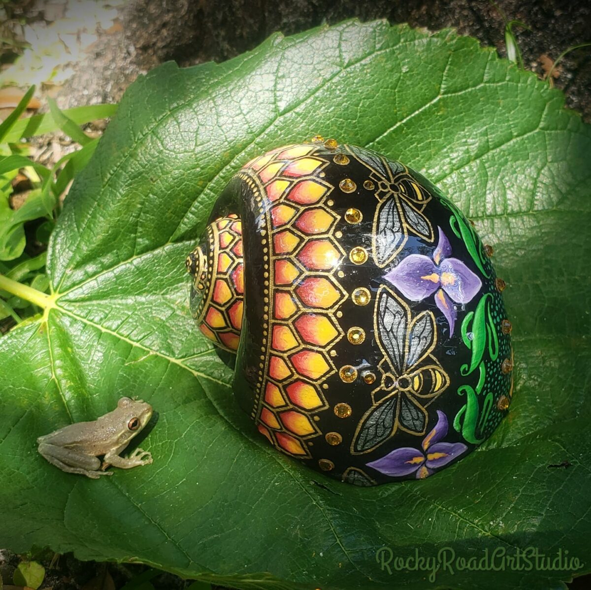 Snail Shells Decorated With Gorgeous Patterns By Lisa Orlans 8