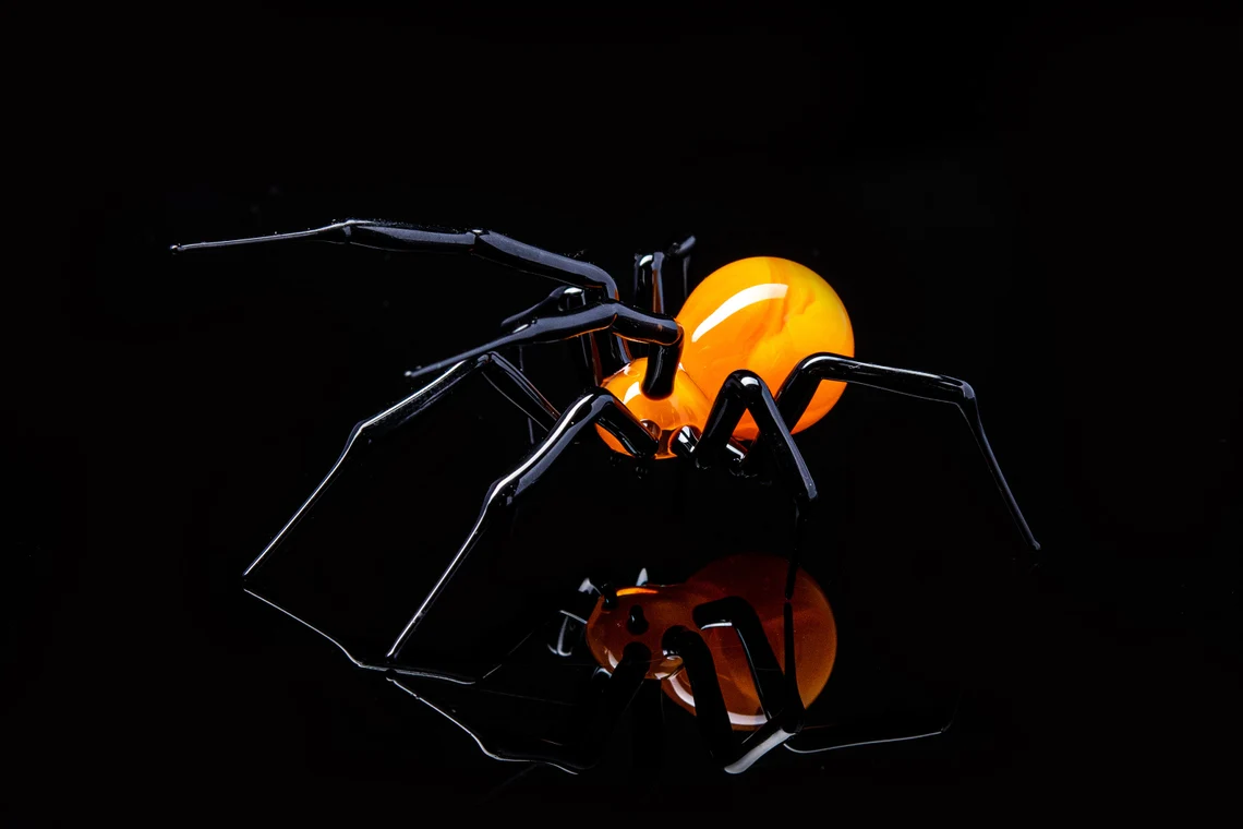 Striking Spider Glass Sculptures By Nikita Drachuk 13