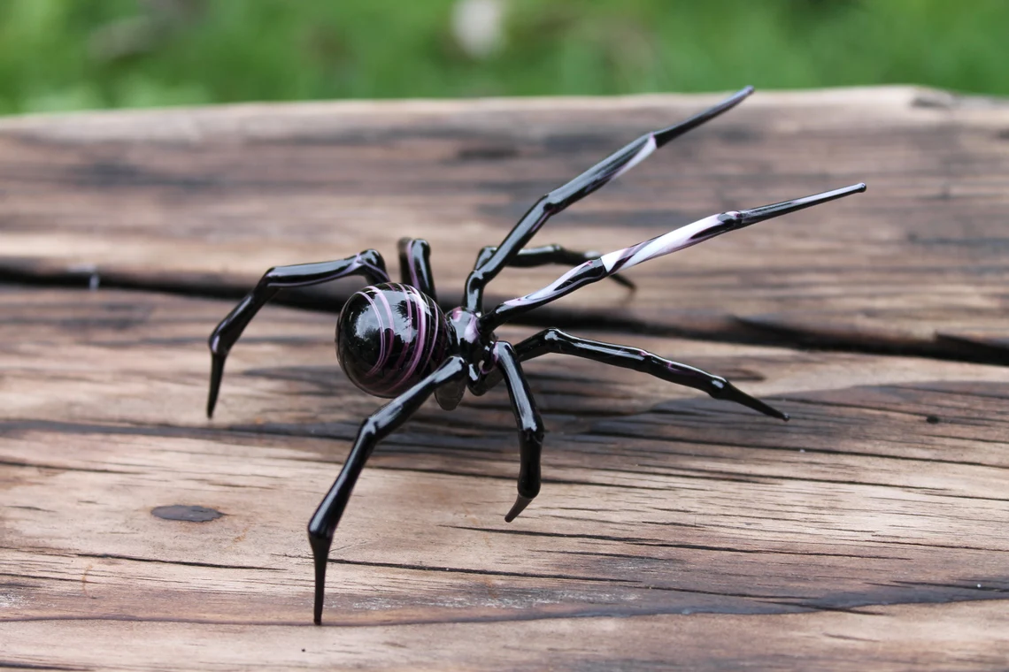 Striking Spider Glass Sculptures By Nikita Drachuk 16