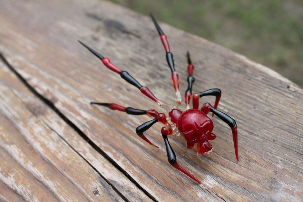 Striking Spider Glass Sculptures By Nikita Drachuk 2