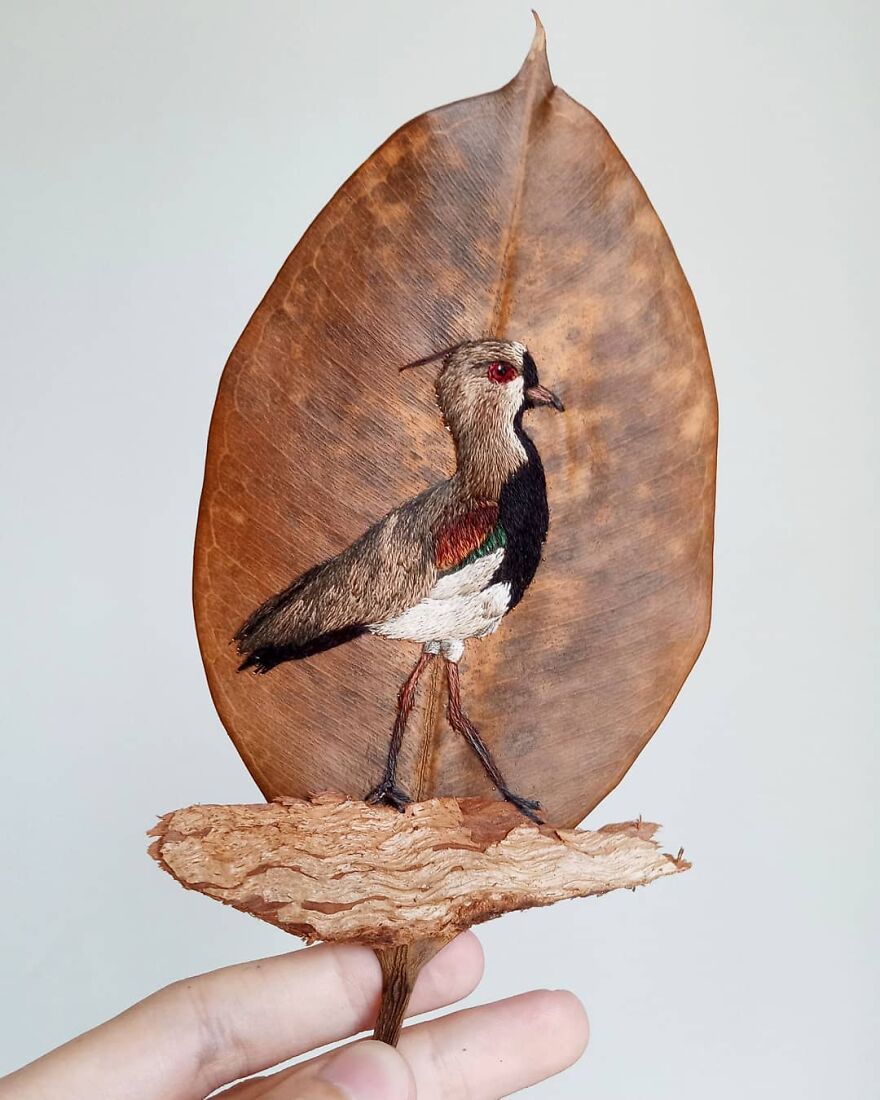 Gorgeous Figures Embroidered On Leaves By Laura Dalla Vecchia 16