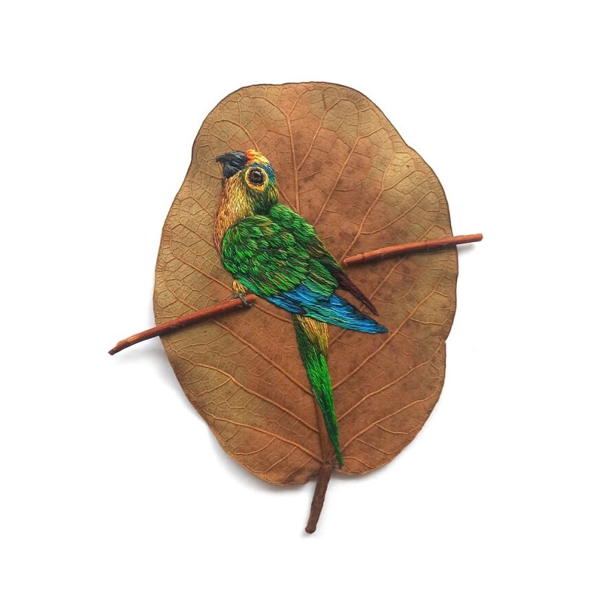 Gorgeous Figures Embroidered On Leaves By Laura Dalla Vecchia 19