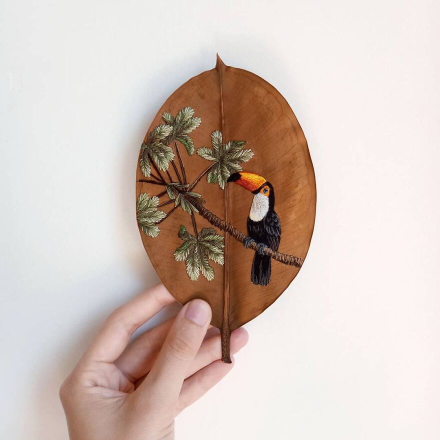 Gorgeous Figures Embroidered On Leaves By Laura Dalla Vecchia 2