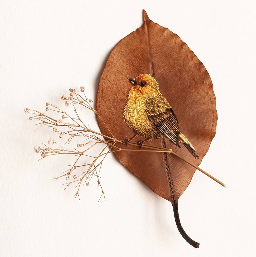 Gorgeous Figures Embroidered On Leaves By Laura Dalla Vecchia 25