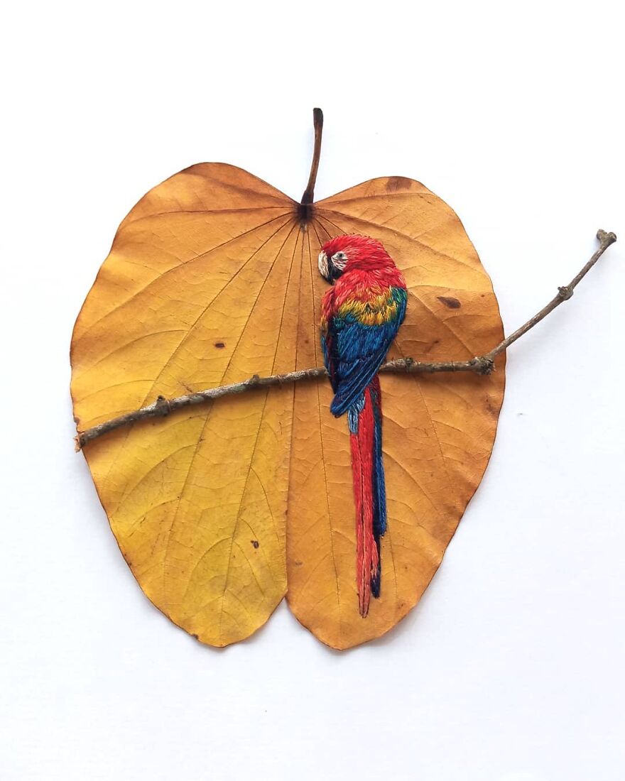Gorgeous Figures Embroidered On Leaves By Laura Dalla Vecchia 6