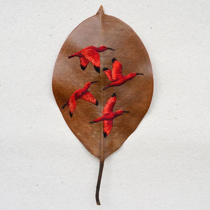 Gorgeous Figures Embroidered On Leaves By Laura Dalla Vecchia 9
