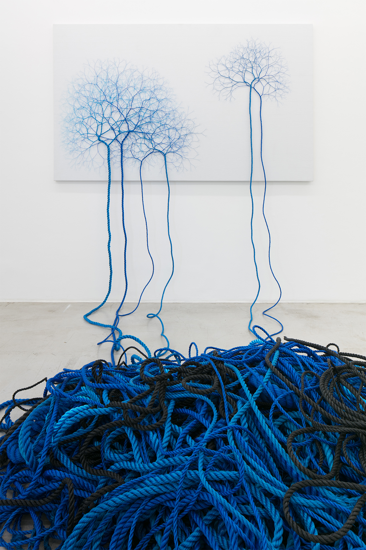 Ciclotramas Hypnotizing Tree And Roots Like Installations By Janaina Mello Landini 19