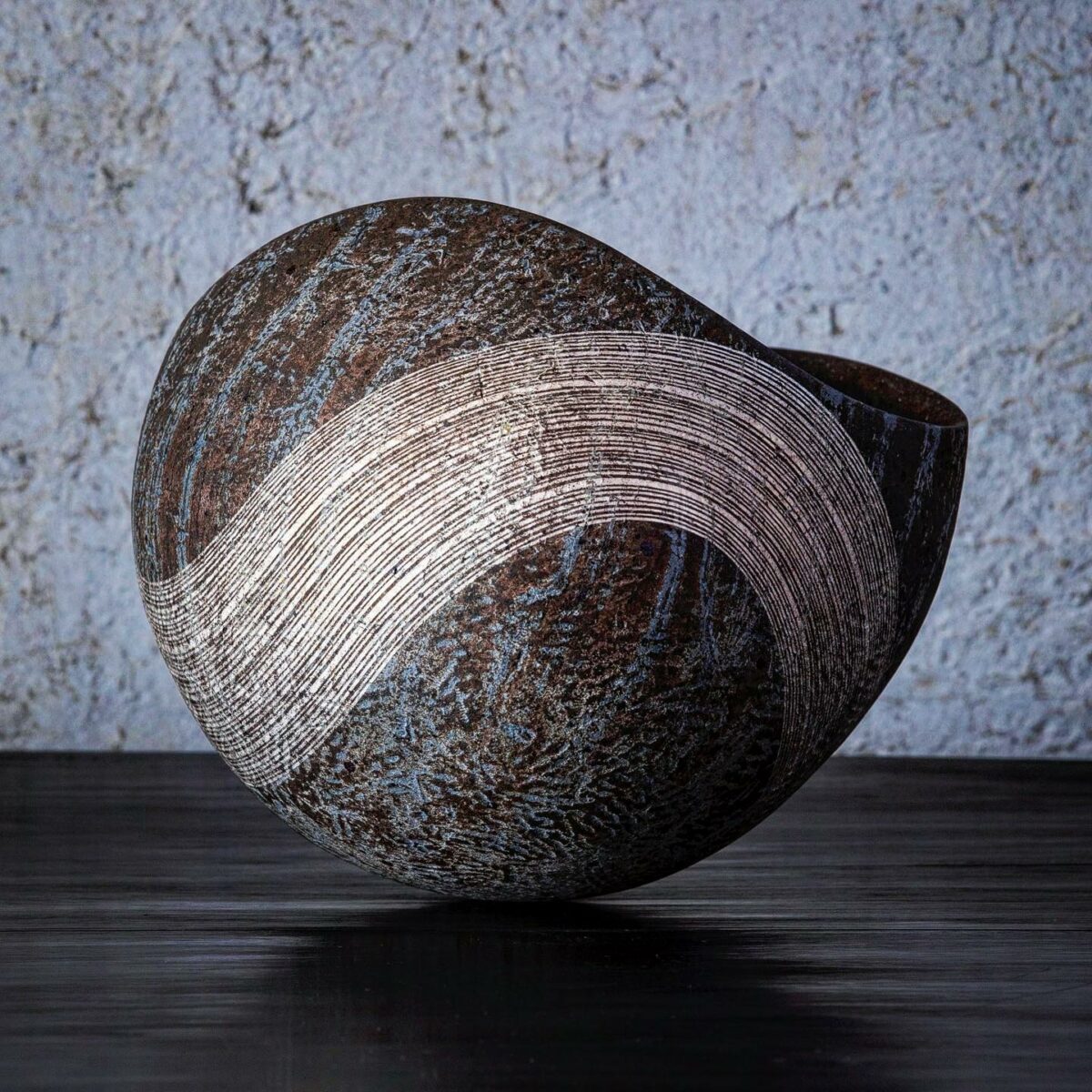 Elegant Sculptural Ceramic Vases By Daisuke Iguchi 11