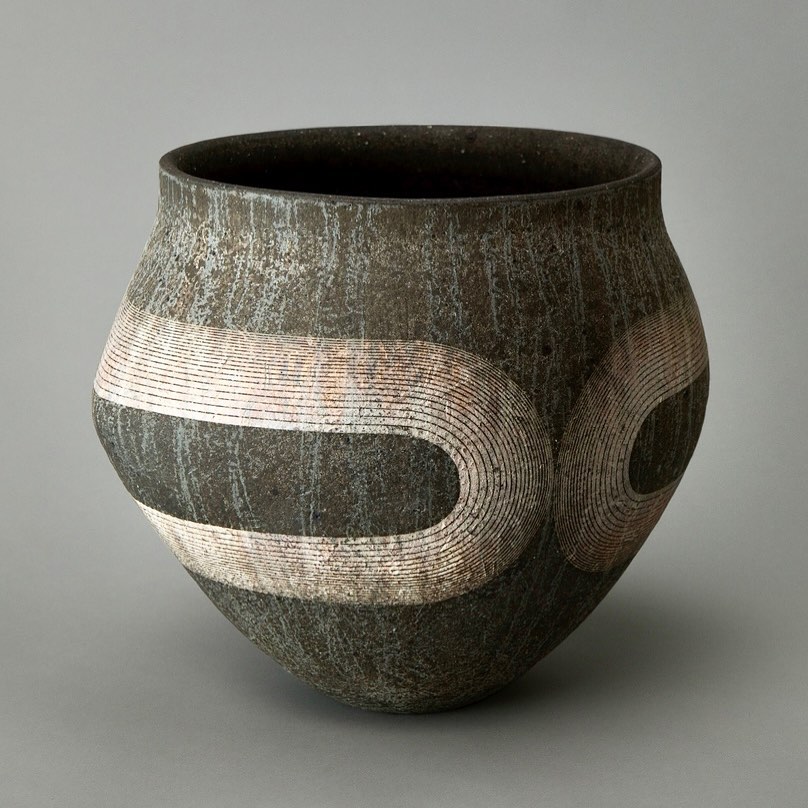 Elegant Sculptural Ceramic Vases By Daisuke Iguchi 14