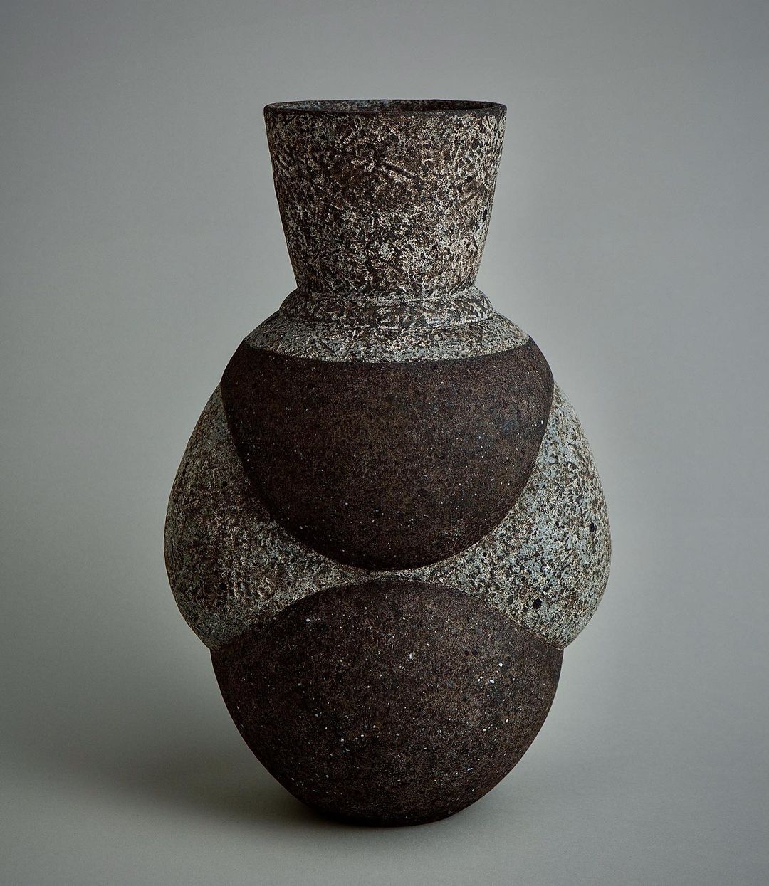 Elegant Sculptural Ceramic Vases By Daisuke Iguchi 15