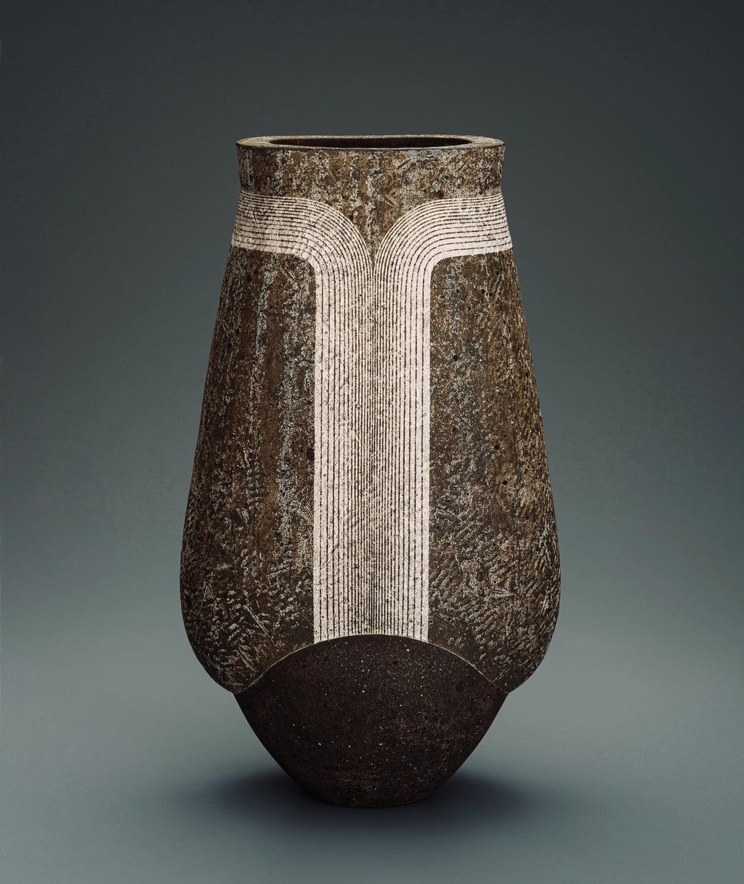 Elegant Sculptural Ceramic Vases By Daisuke Iguchi 2